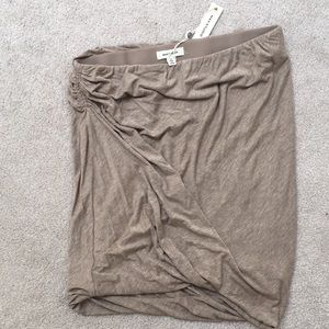 Max Studio top or skit S